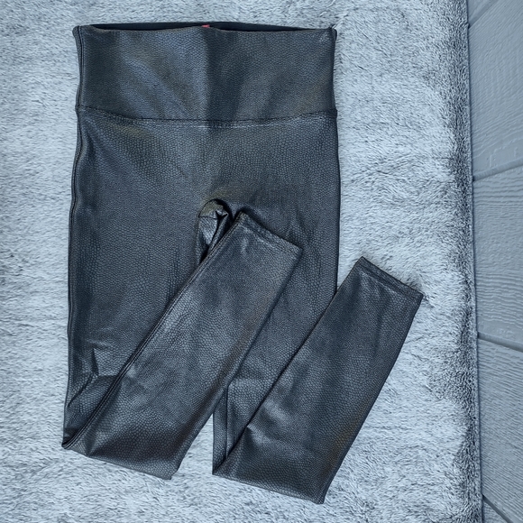 SPANX Pants - SPANX Faux Leather Pebbled Leggings Medium Pebble Gray